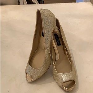 White House black market Dancer heel